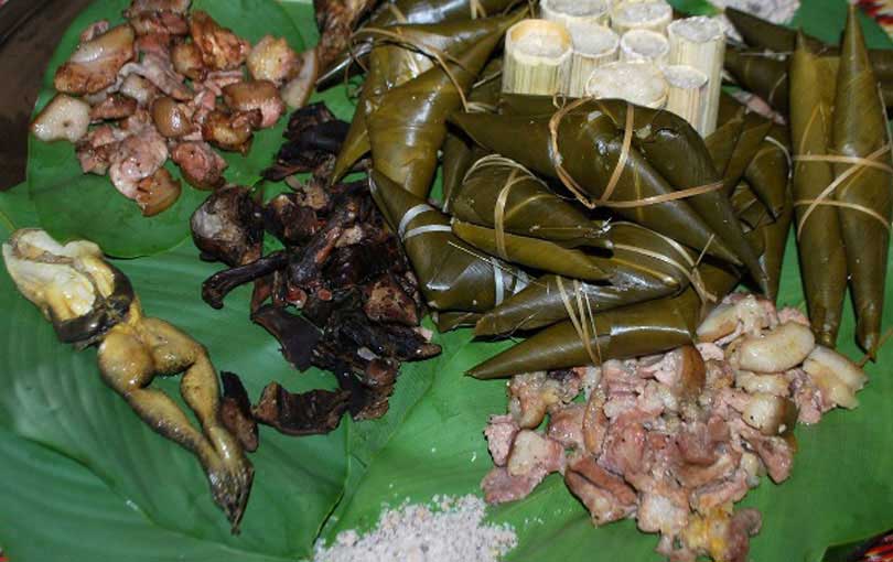 Thưởng thức món thịt sóc xông khói của người Cơ Tu Thưởng thức món thịt sóc xông khói của người Cơ Tu